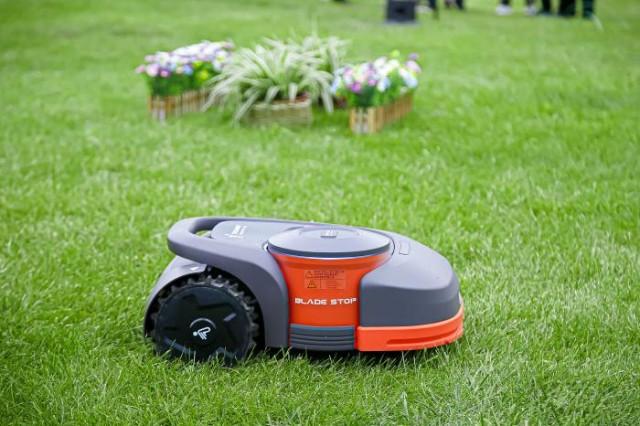 Robotic lawn mower
