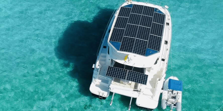 Este innovador propulsor eléctrico se ajusta al kayak para convertirlo en  lancha